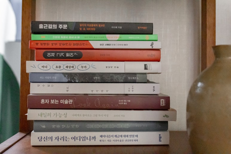 서울 은평구 파랑 하우스 : 고가구를 사랑하며 거실을 전시관으로 꾸민 박물관 기획자의 집