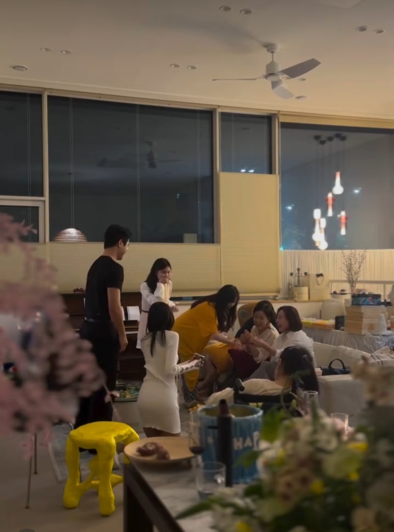서울 서초구 화유아(花由我) 하우스 : 꽃으로 성찰과 행복의 여정을 찾아가는 작가의 집