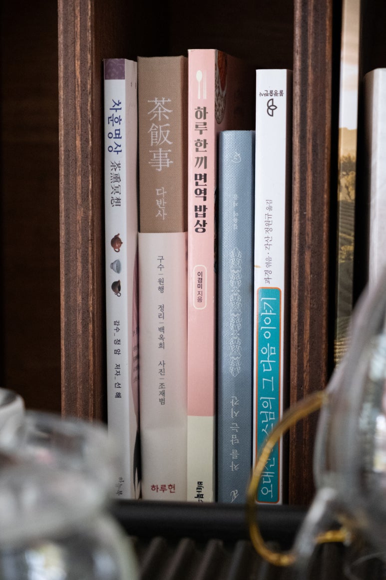 서울 평창동 소함재(少含齋) : 차와 명상으로 건강한 자아를 추구하는 컬렉터의 집