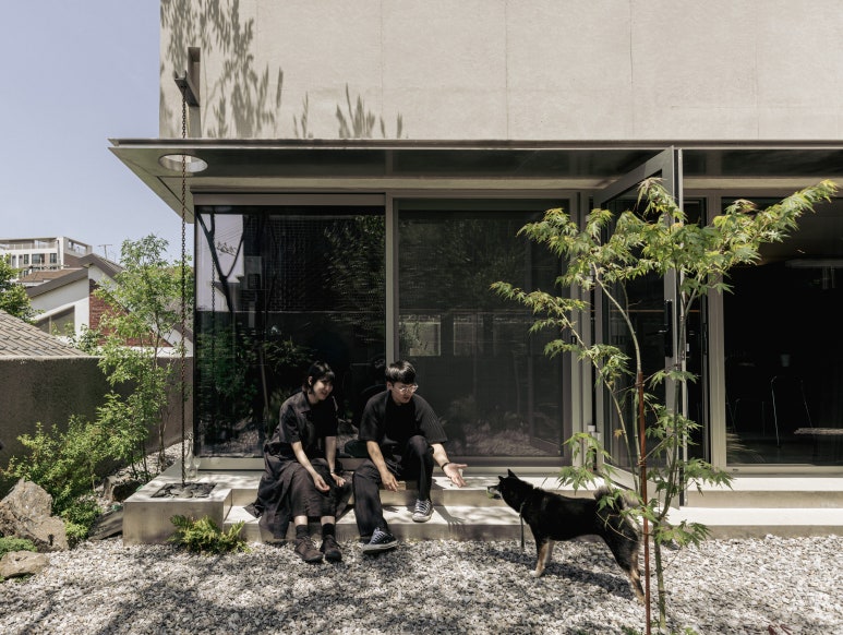 서울 은평구 이치(ITCH) 하우스 : 집과 사무실이 공존하는 직주일체(職住一體)의 집