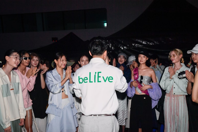 인터스타일 초대의 순간 : 이청청 디자이너 라이컬렉션 26SS 서울패션위크