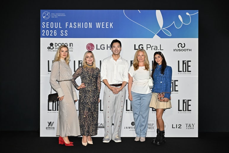 인터스타일 초대의 순간 : 이청청 디자이너 라이컬렉션 26SS 서울패션위크