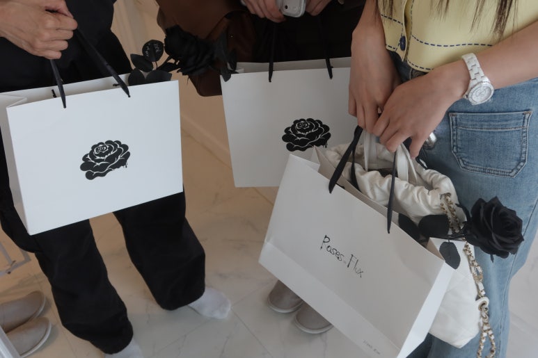 인터스타일 초대의 순간 : 검은 장미가 피어나는 몬드 하우스 초대 모임