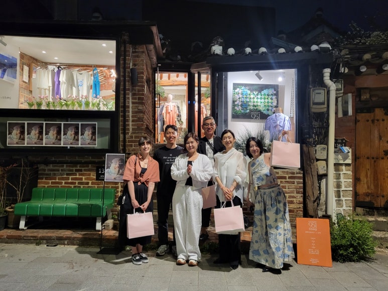 인터스타일 초대의 순간 : 옷의 레이어가 음식이 되고, 감정이 대화가 되는 패션셰프